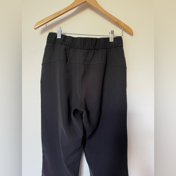 Lululemon On The Fly 7/8 Pant *Woven (size 4) - Picture 3 of 6